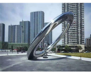 阜陽(yáng)不銹鋼雕塑廠家的雕塑作品在藝術(shù)創(chuàng)作中的主題構(gòu)思與創(chuàng)意方法是什么？